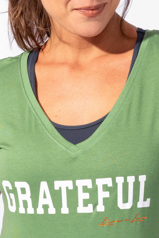 Blusa Gola V Grateful Verde