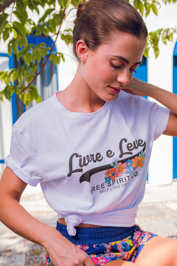 T-Shirt Branca Jardim Livre e Leve