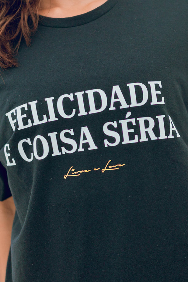 T-Shirt Preta Felicidade é Coisa Séria