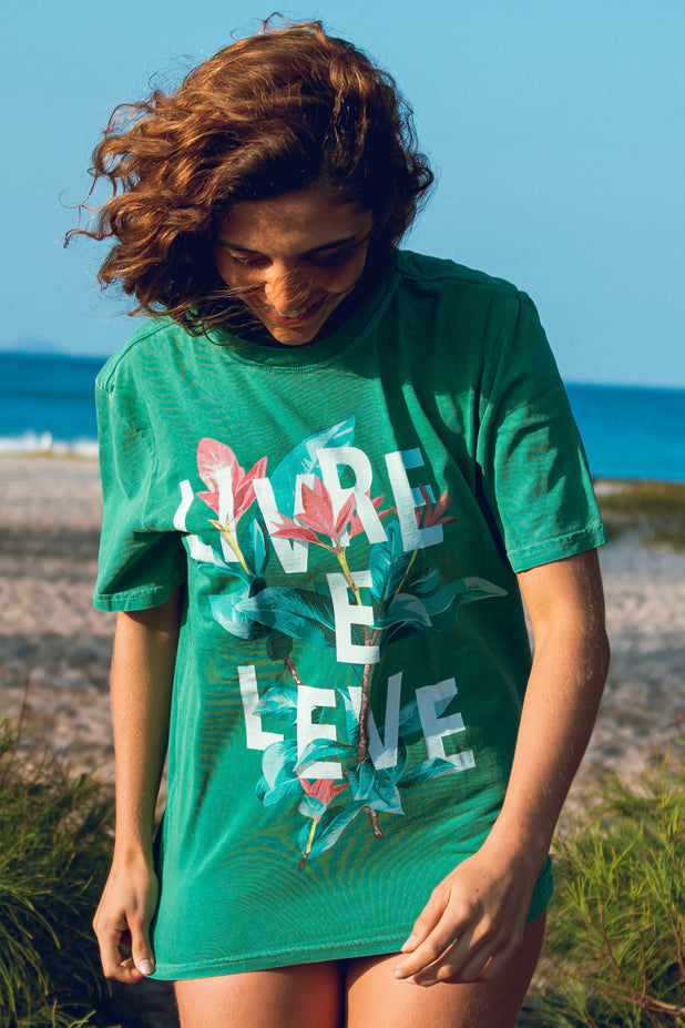 T-Shirt Estonada Livre e Leve Floral