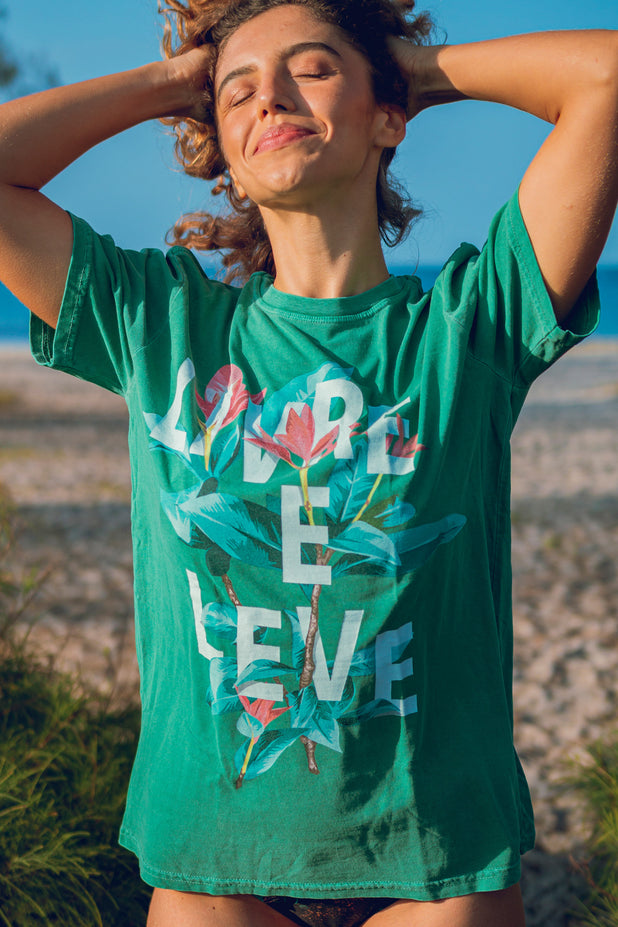 T-Shirt Estonada Livre e Leve Floral