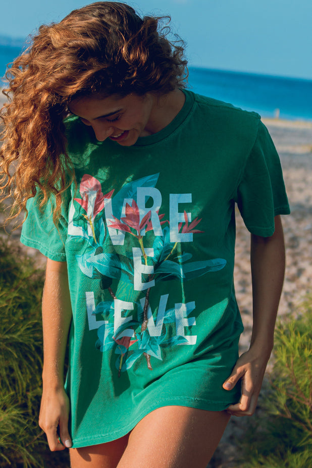 T-Shirt Estonada Livre e Leve Floral