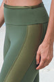 Legging com Recorte Brilhante Verde